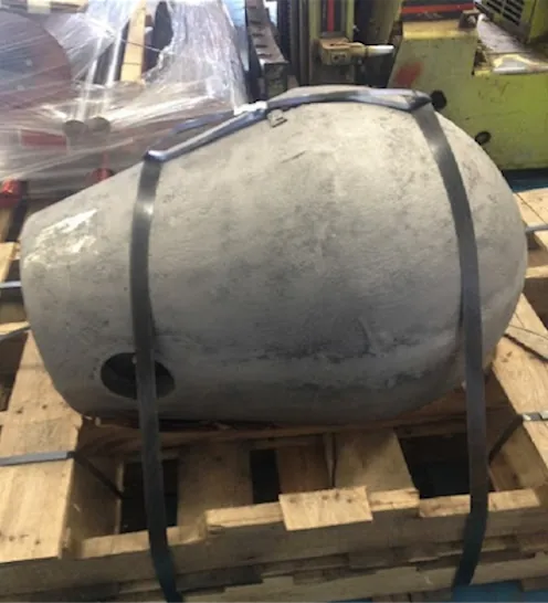 Pera de demolição DropBall demolindo estrutura de concreto armado em construção